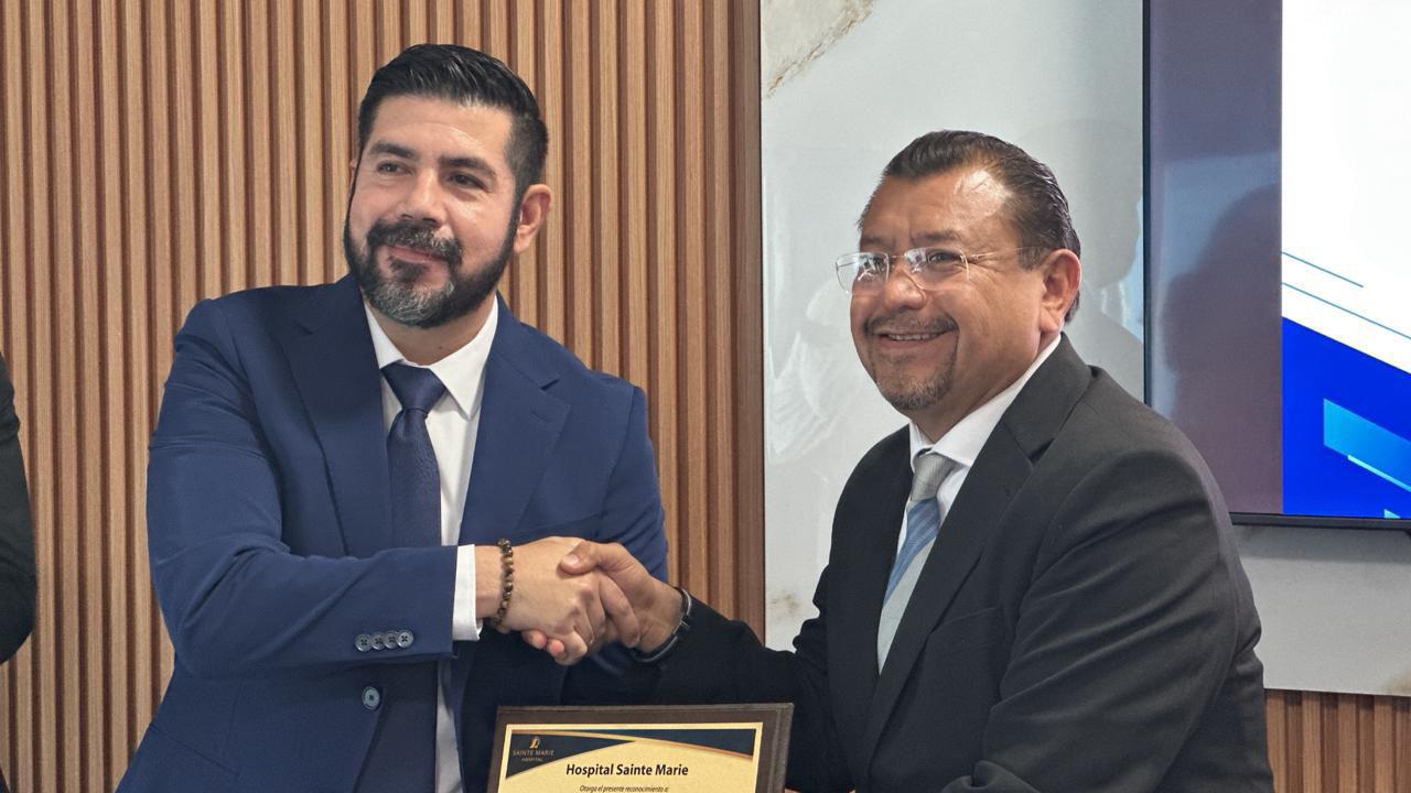 Médico monclovense destaca a nivel internacional por innovadoras prácticas quirúrgicas