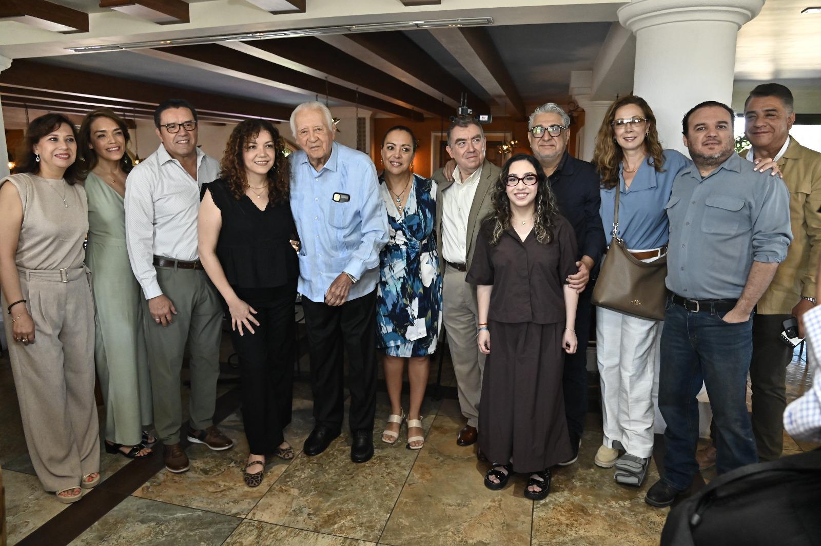 Arturo Berrueto, 96 años de una historia llena de libros y recuerdos de Saltillo