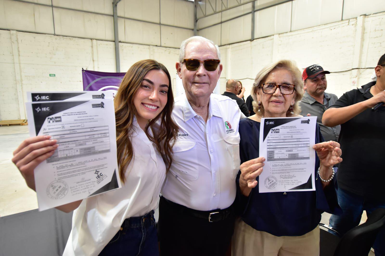 Ximena Villarreal Blake se registró como candidata a diputada local por el Distrito 8