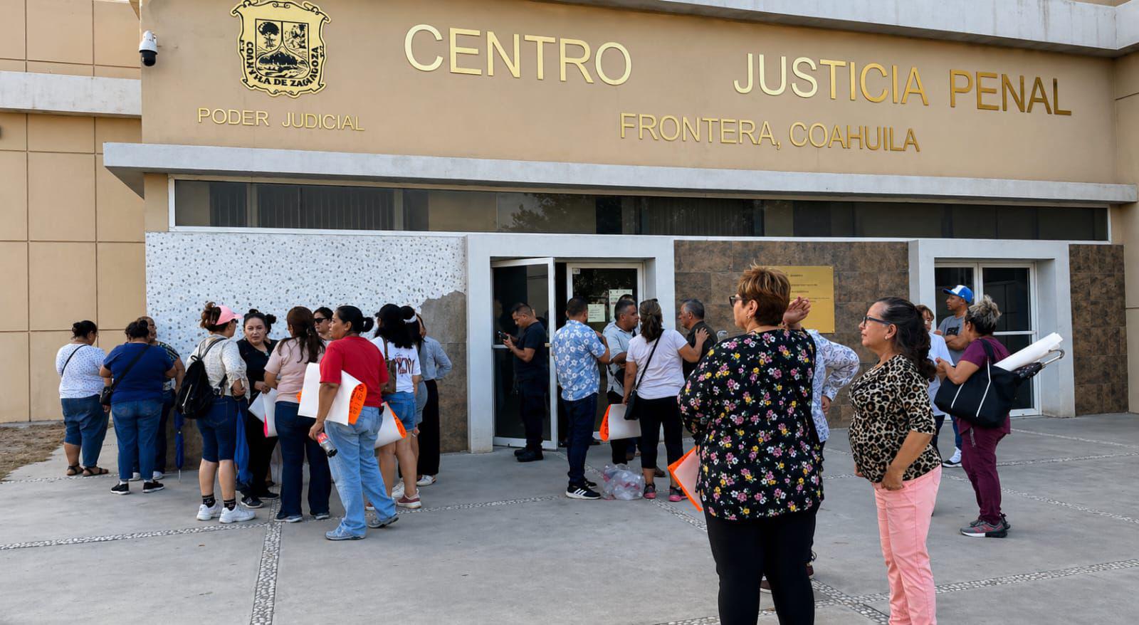 Niegan prisión preventiva a mujer acusada de robo en Casa Edith de Monclova; juez le impone brazalete y embargo