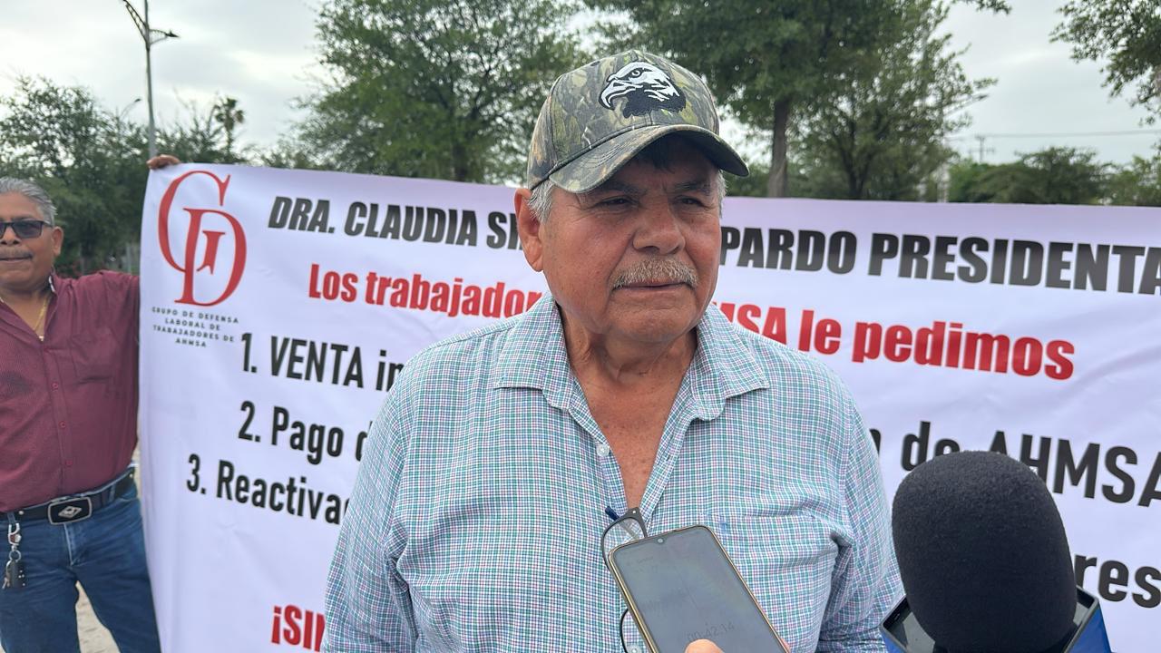 Monclova: extrabajadores de AHMSA reparten volantes e invitan a marcha del 1 de mayo