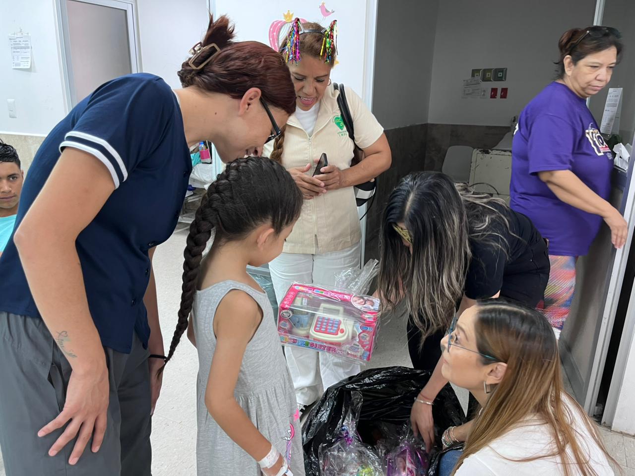 IMSS Coahuila lleva alegría y atención integral a pacientes infantiles en hospitales