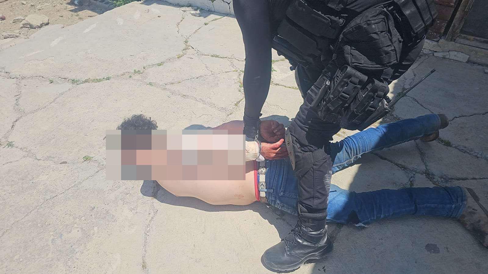 Detienen a hombre armado tras irrumpir en rancho de San Buenaventura