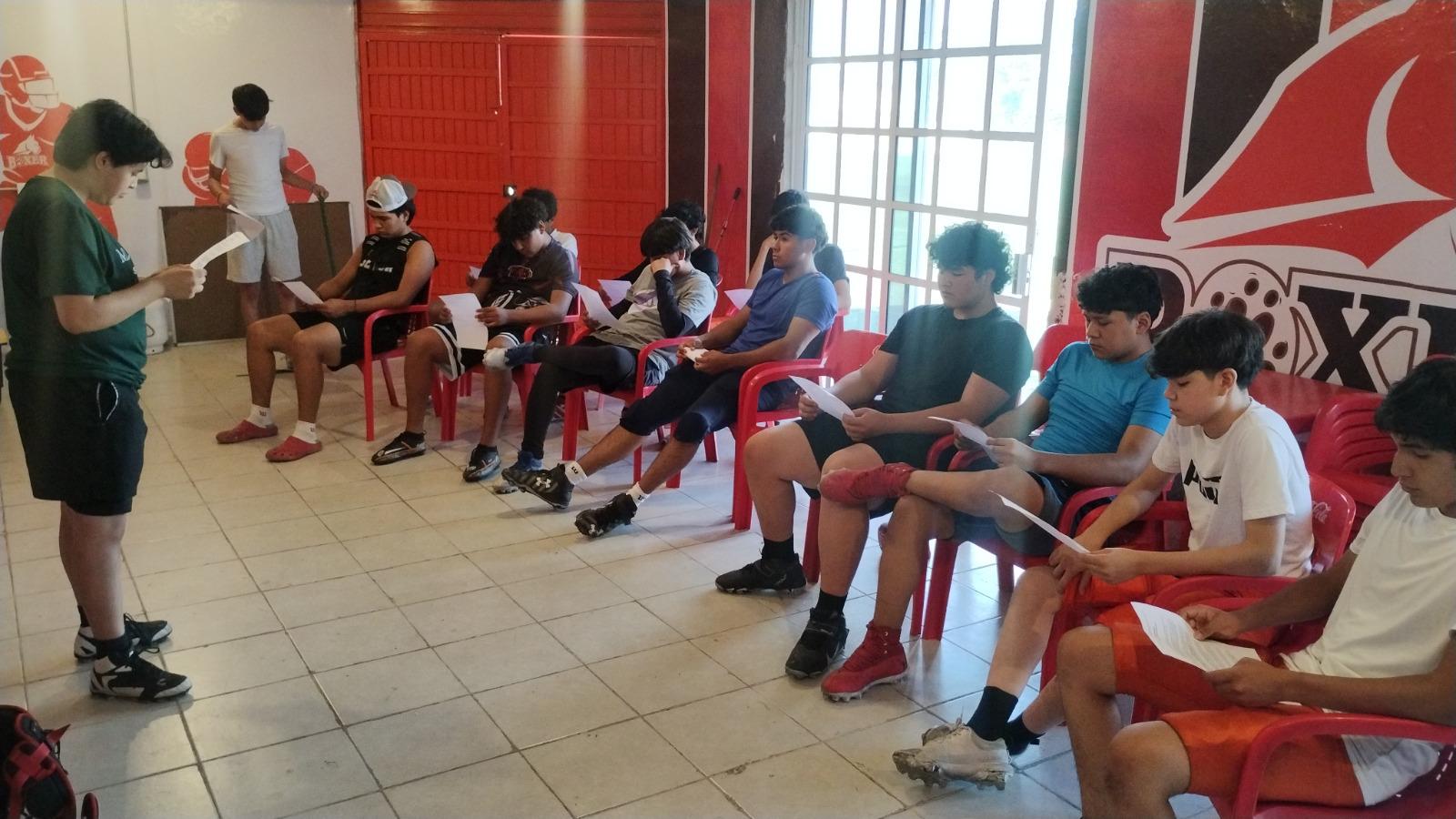 Los talleres y dinámicas complementan el entrenamiento deportivo con actividades enfocadas en confianza, comunicación y desarrollo emocional para niñas y niños del equipo.
