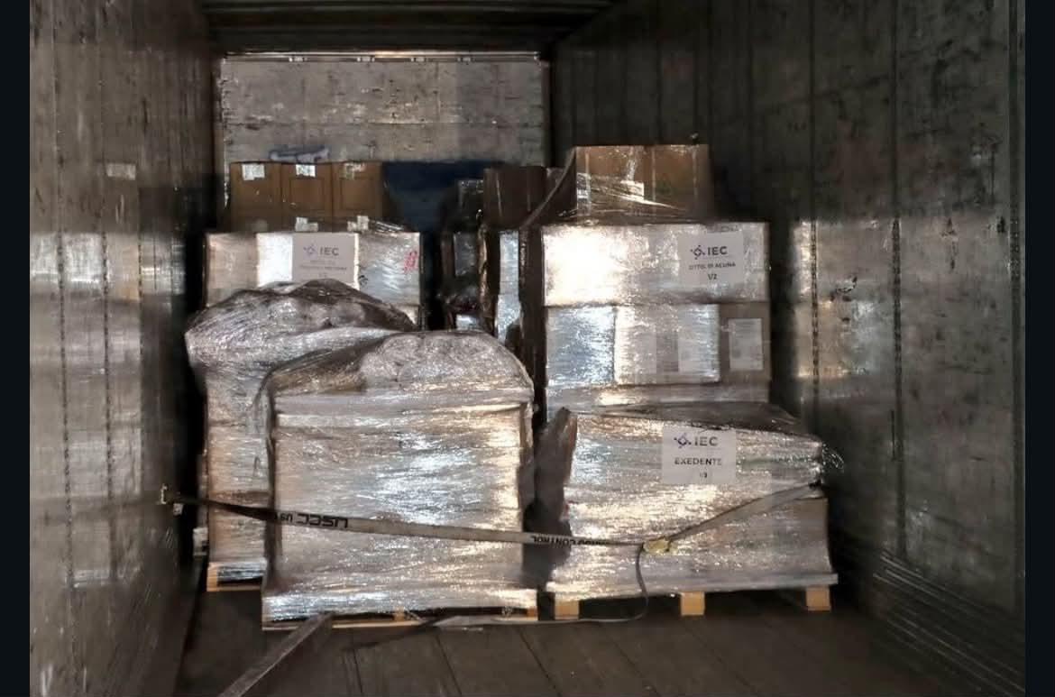 Las boletas y documentación electoral arribaron durante la madrugada a Coahuila como parte de los preparativos rumbo a la elección del 7 de junio.