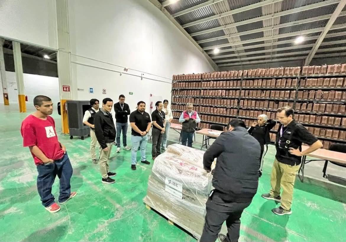 Personal electoral realizó labores de descarga, revisión y resguardo de la documentación correspondiente al proceso electoral en Coahuila.