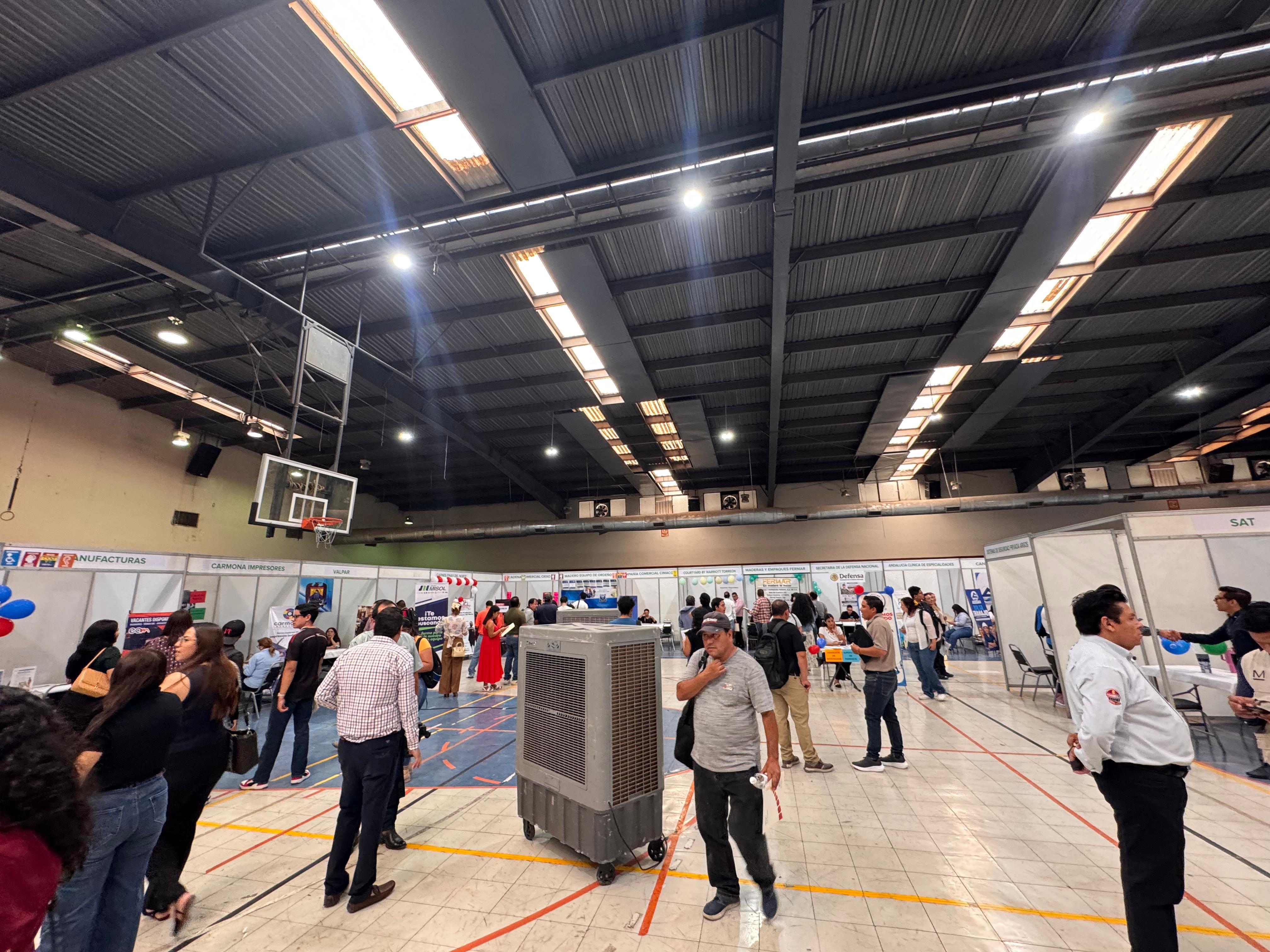 Ofrecen más de 800 vacantes en Feria del Empleo de Torreón