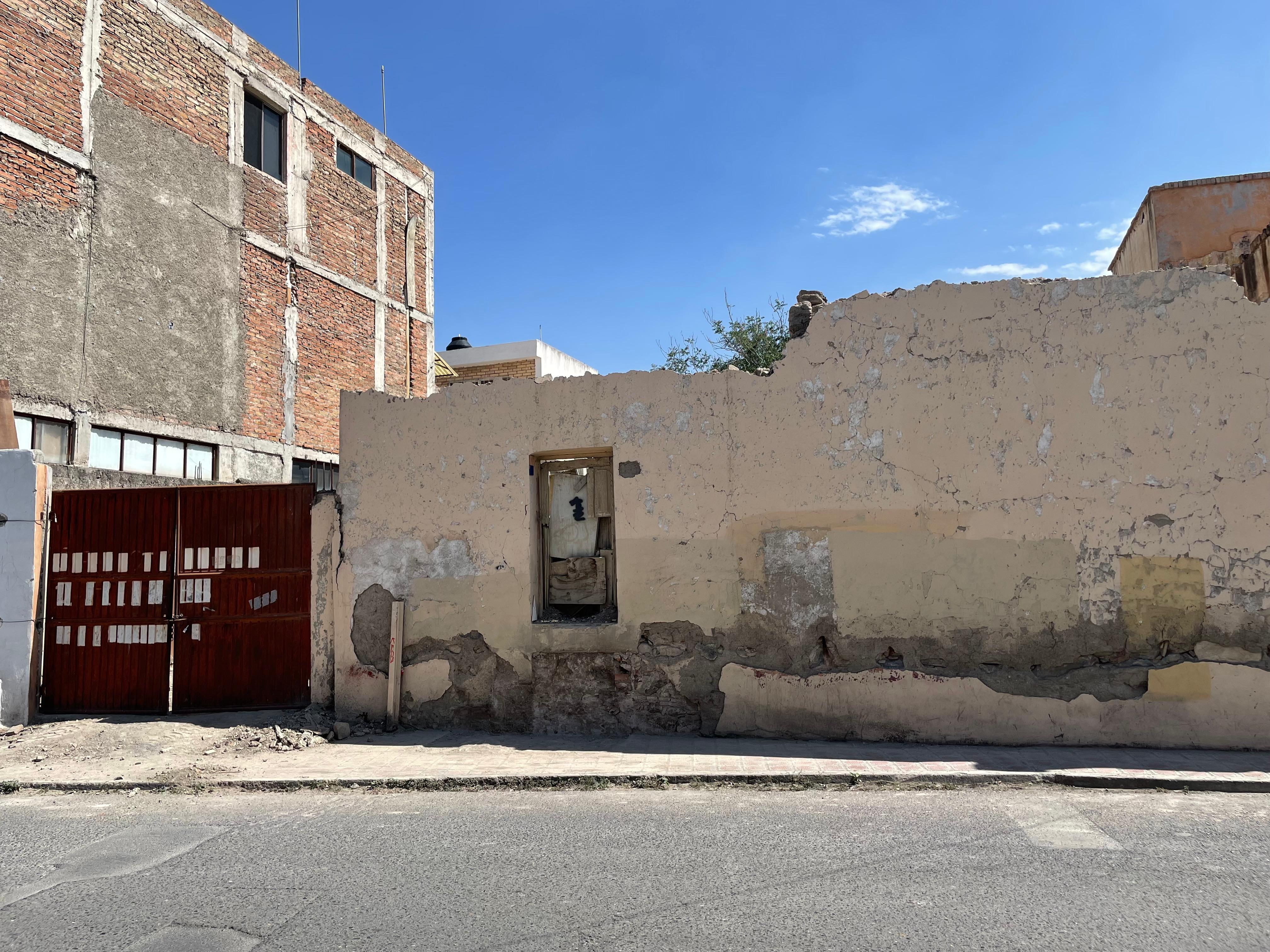 Saltillo: demuelen escalera de los duendes en el Centro Histórico; construirán hotel
