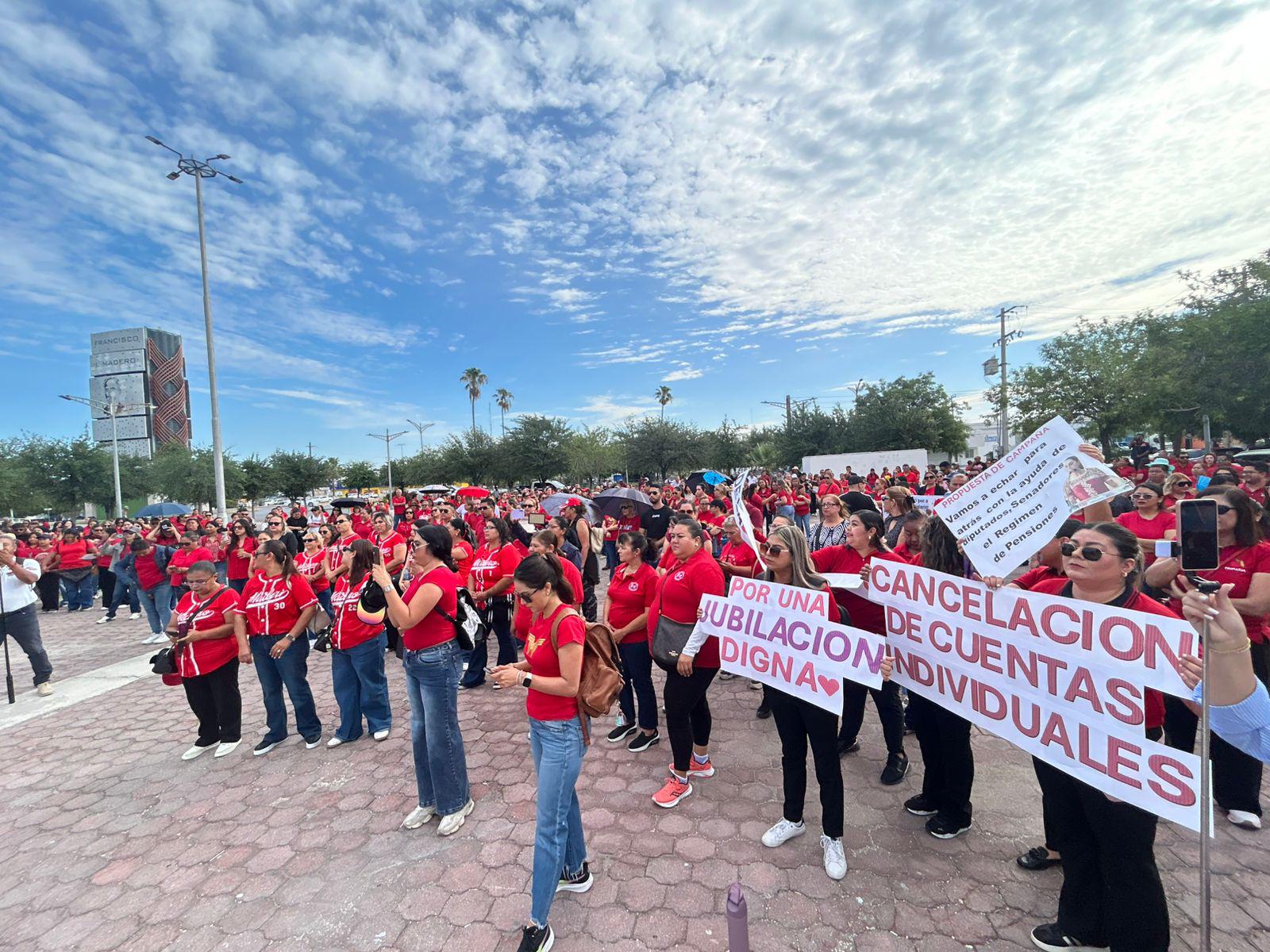 Maestros de la Región Centro marchan para exigir jubilaciones dignas y respeto a sus derechos laborales