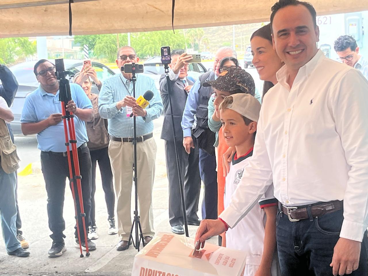 Gobernador Manolo Jiménez destaca jornada electoral en paz y