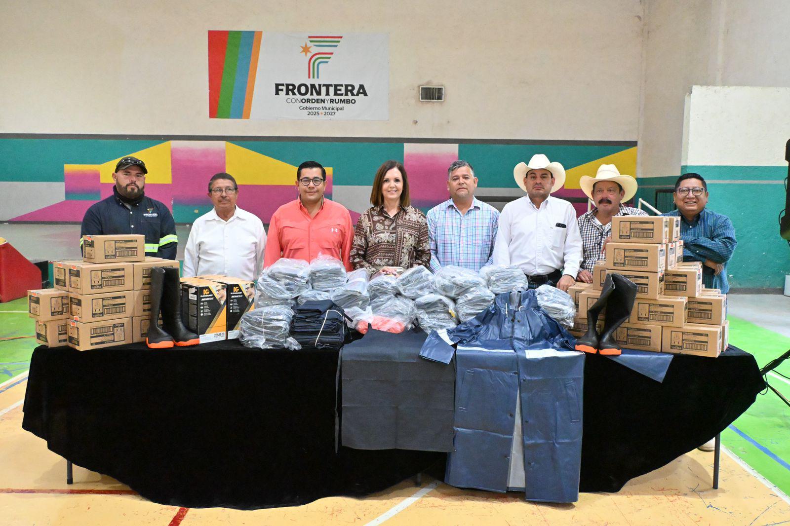 Alcaldesa entrega equipo de protección a trabajadores sindic