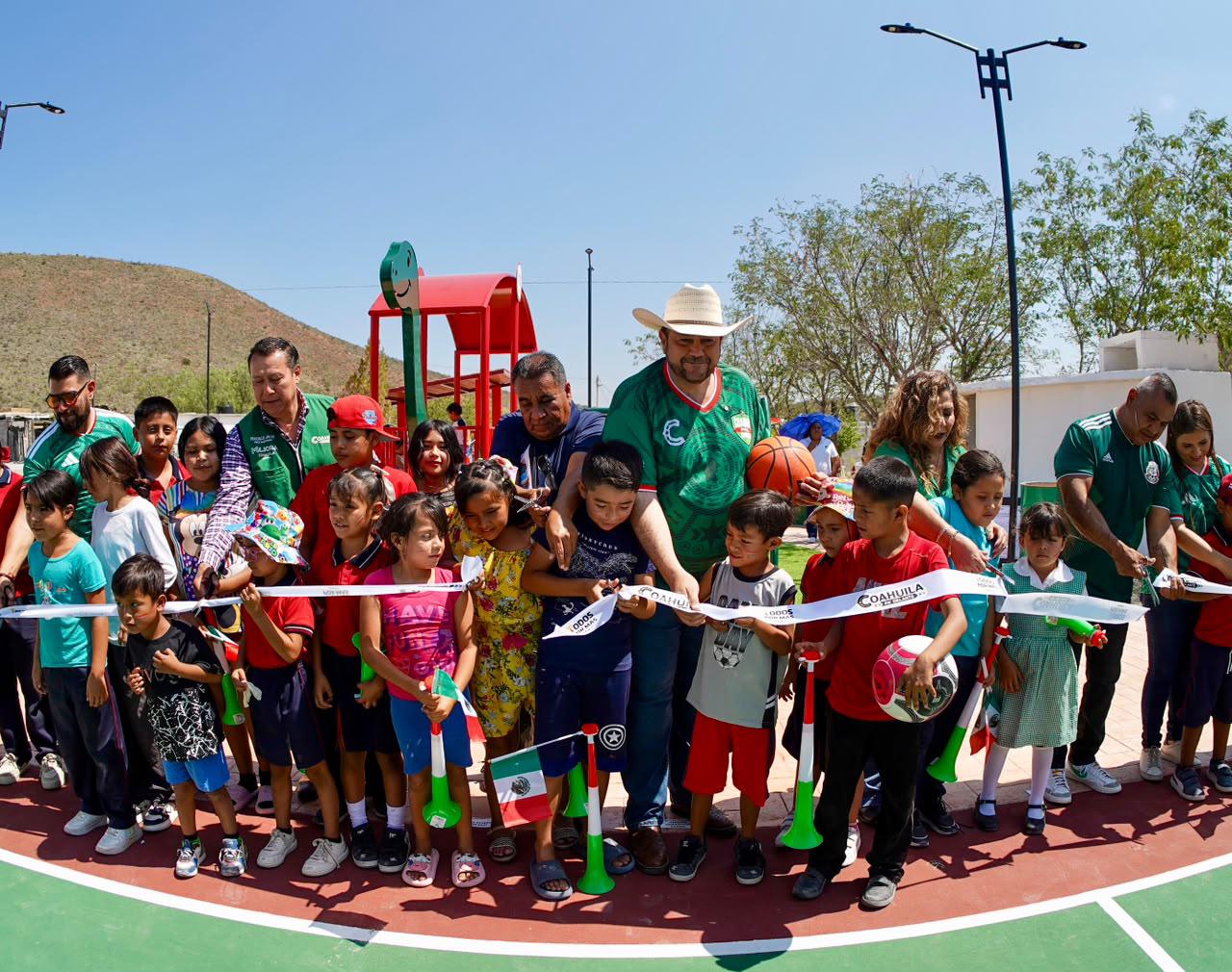 Entregan Complejo Recreativo y Deportivo en Estaci