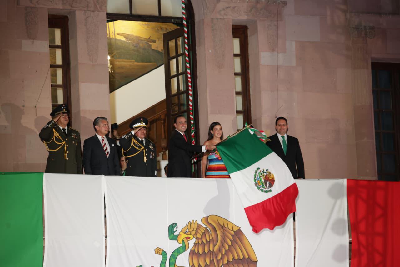 ‘Viva nuestra seguridad’: da Manolo Jiménez Grito de Independencia junto a miles de saltillenses